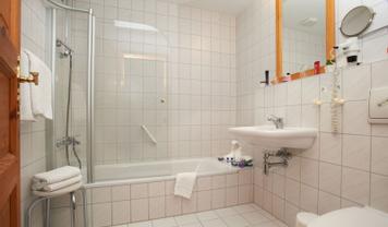 Hotel Erbgericht Krippen | Bad Schandau-Krippen | Bathroom of a hotel room