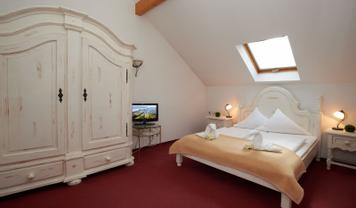 Hotel Erbgericht Krippen | Bad Schandau-Krippen | Double room with rustic interior